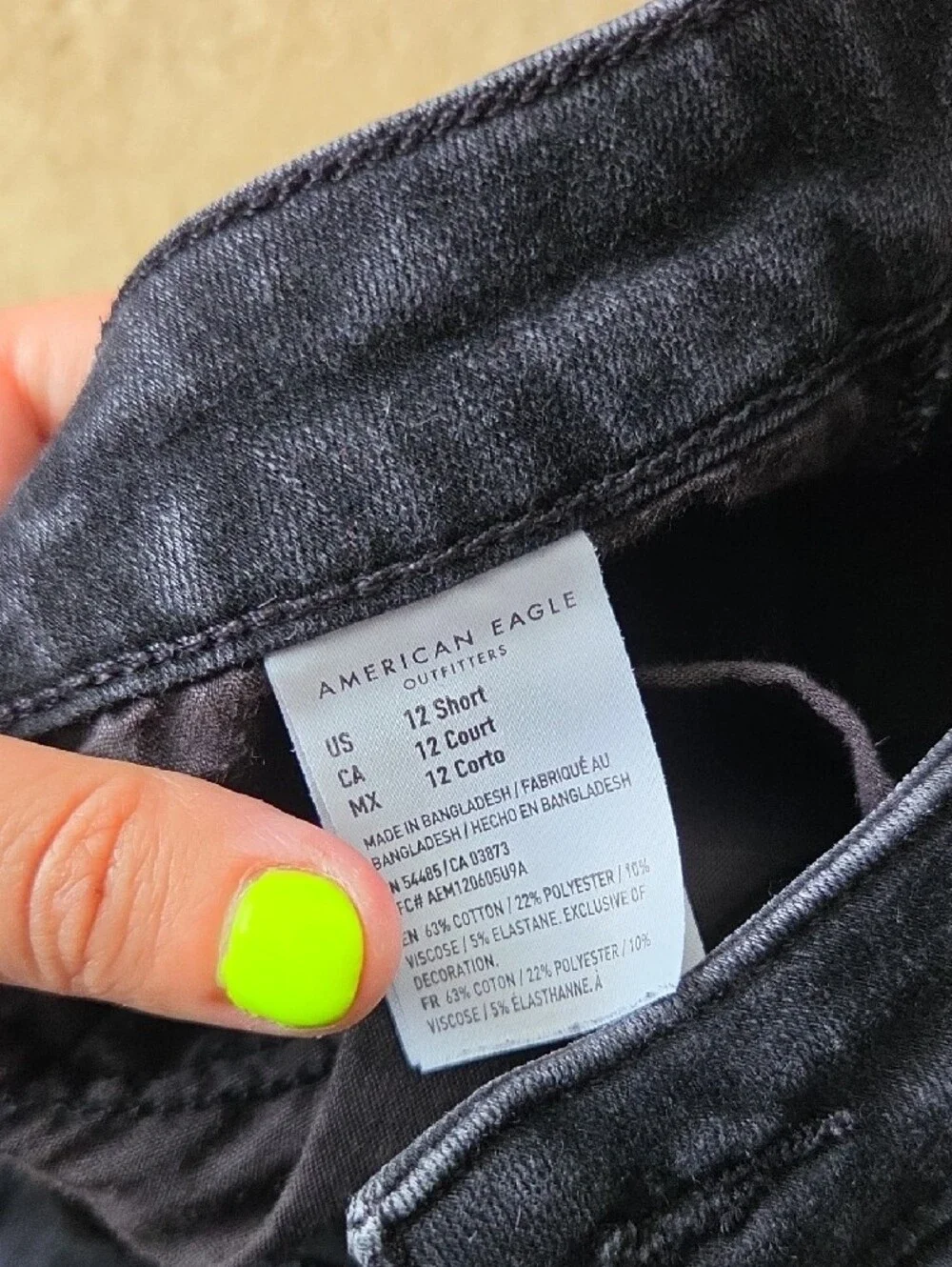 American Eagle Outfitters Black Button-Fly Jeans with Frayed Hem - Picture 7 of 8
